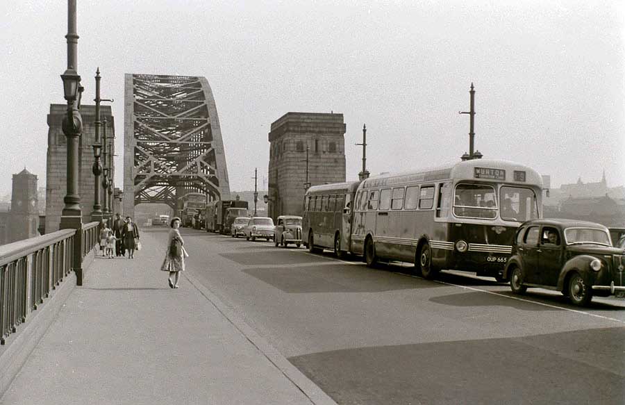 39 Bus on Tyne Bridge